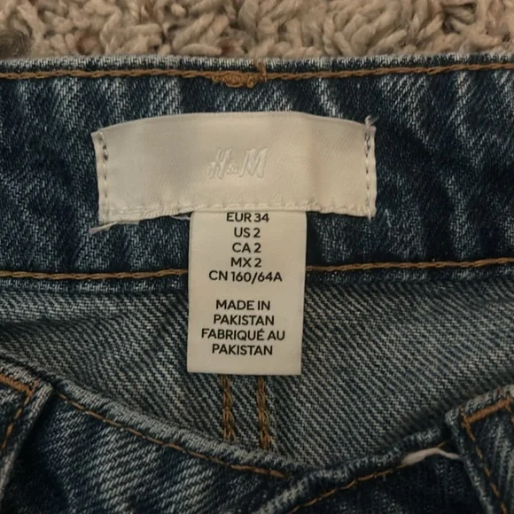 H&M size 2 Jean shorts - Picture 3 of 3